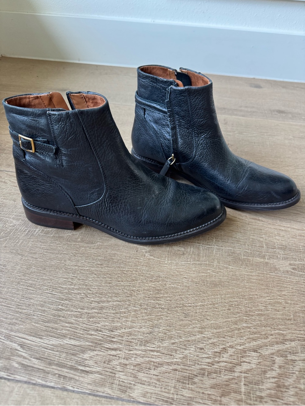 Classic Black Leather Boots - Women's